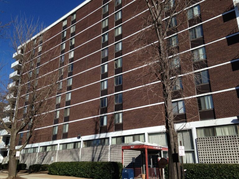 St. James Apartments SAAEVI